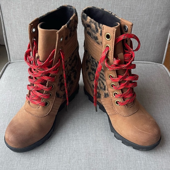Sorel Lexie Faux Fur leopard print lace up boot womens 
Size 6.5 - Picture 2 of 6